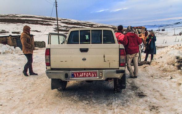 تصاویر : نجات عکاسان گرفتار در برف