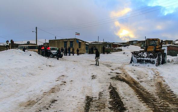 تصاویر : نجات عکاسان گرفتار در برف