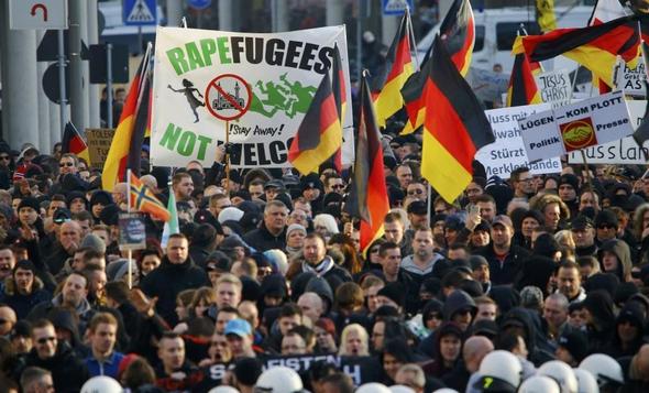 تصاویر : تظاهرات ضد مسلمانان در آلمان