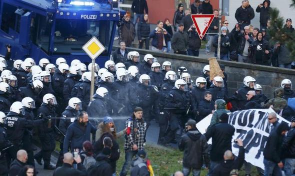 تصاویر : تظاهرات ضد مسلمانان در آلمان