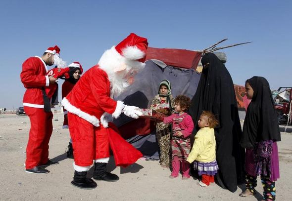 تصاویر : بابانوئل میان کودکان جنگ‌زده عراق