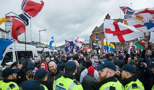 تصاویر : تجمع نژادپرستان انگلیس ضدپناهجویان
