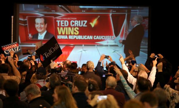 تصاویر : پیروزی انتخاباتی تد کروز و هیلاری کلینتون در آیووا