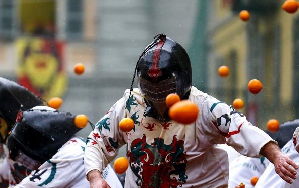 تصاویر : جنگ پرتقالی در ایتالیا