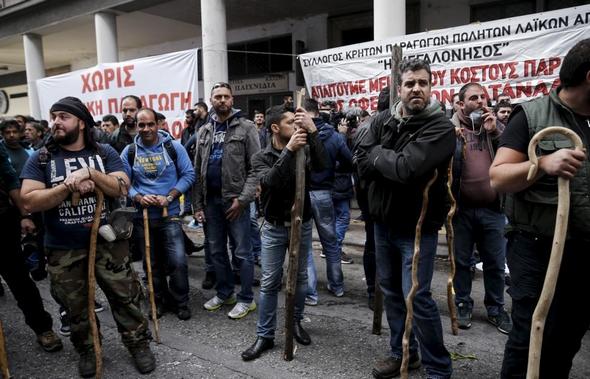 تصاویر : شورش کشاورزان در یونان