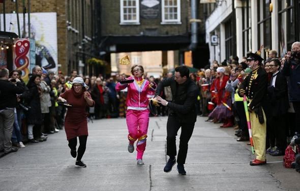 تصاویر : مسابقه دویدن با نان پنکیک