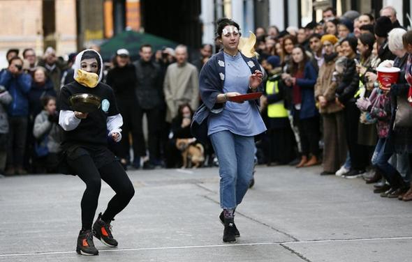 تصاویر : مسابقه دویدن با نان پنکیک