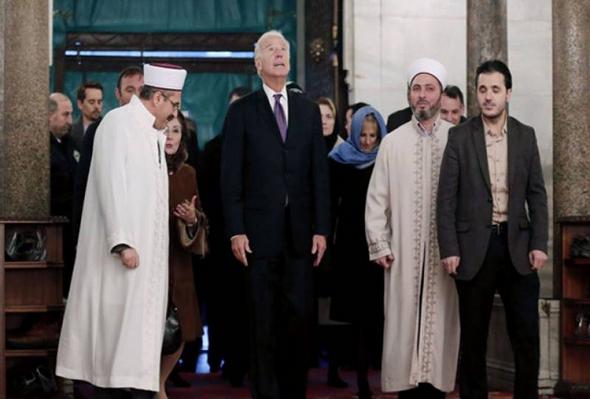 تصاویر : جو بایدن و همسرش در مسجد