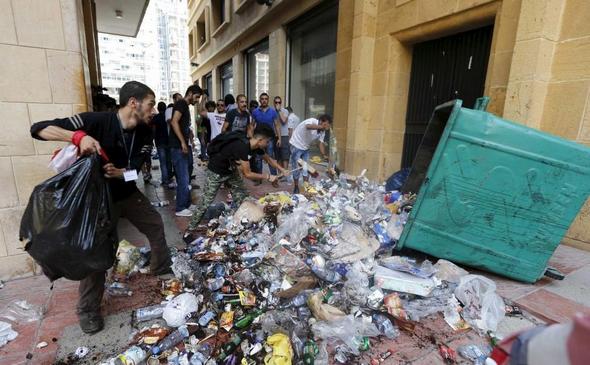 تصاویر : رودخانه زباله در بیروت