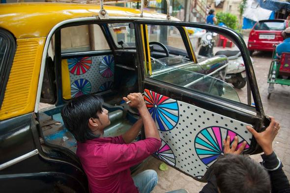 تصاویر : تاکسی های رنگارنگ در هند‎