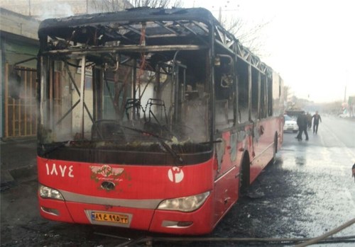 آتش‌سوزی اتوبوس شهری در اصفهان / عکس