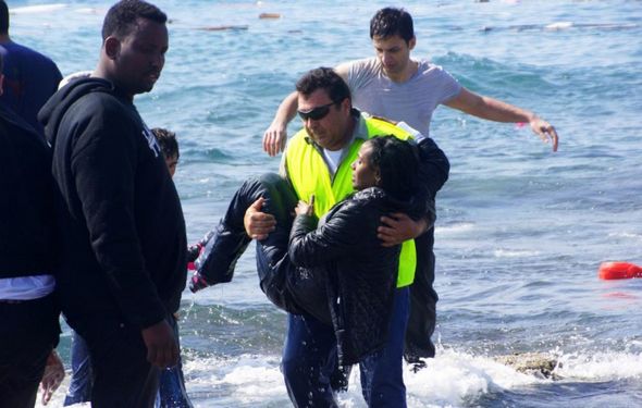 تصاویر : غرق شدن قایق مهاجران در یونان