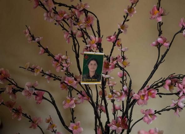 تصاویر : عکاس زن ایرانی در پادگان زنان کرد