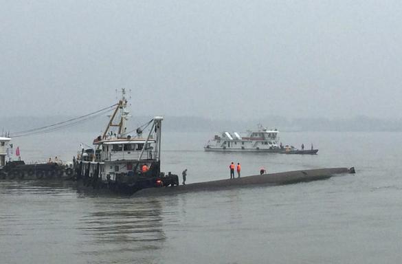 تصاویر : غرق شدن کشتی چینی با 458 مسافر
