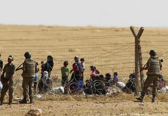 تصاویر : فرار هزاران سوری به خاک ترکیه