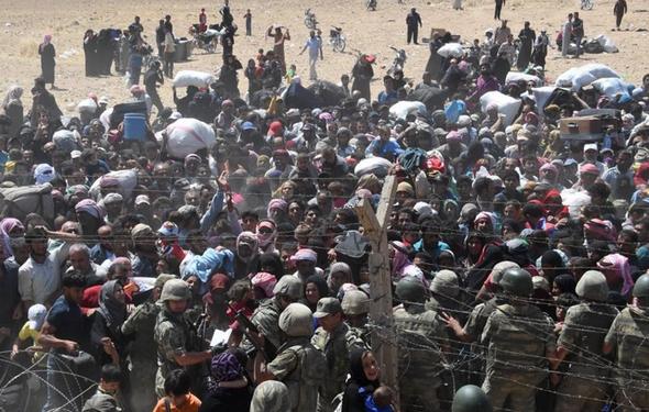 تصاویر : فرار هزاران سوری به خاک ترکیه