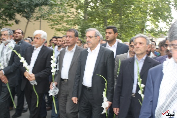 عکس: مرتضی بانک در مراسم وداع با پیکر 175 غواص شهید در دانشگاه تهران