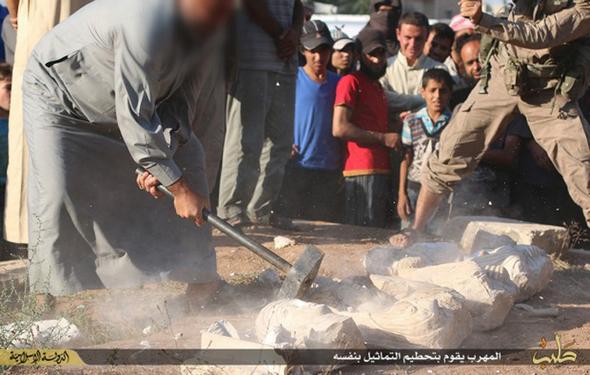 تصاویر : داعش به جان تندیس‌های پالمیرا افتاد