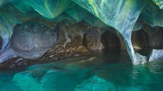 غارهای مرمرین کاررا