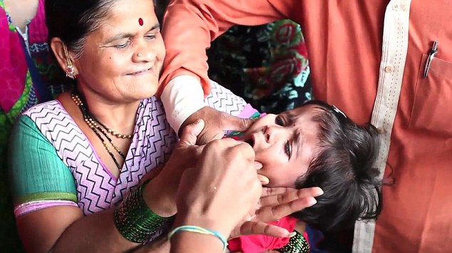 درمان عجیب آسم در هند/ عکس