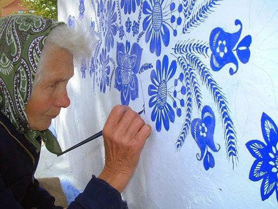 نقاشی دیواری یک مادربزرگ ۸۷ ساله