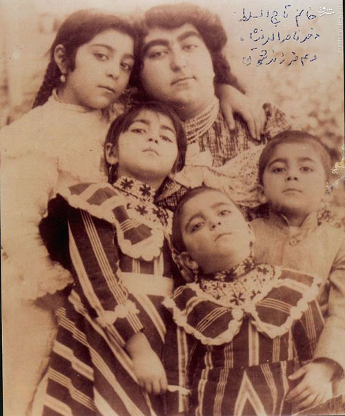 تاج السطنه دختر ناصرالدین شاه و 4 فرزندش/ عکس