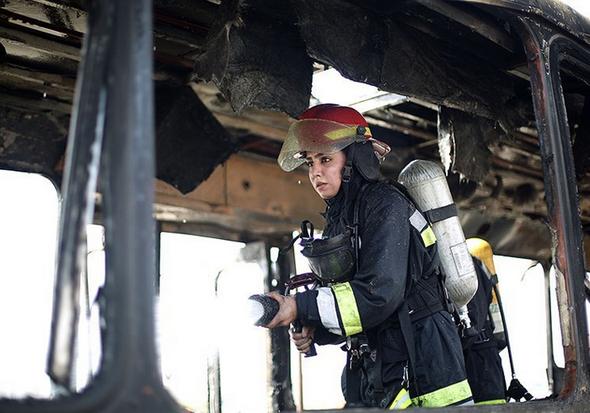 تصاویر : مانور زنان آتش‌نشان