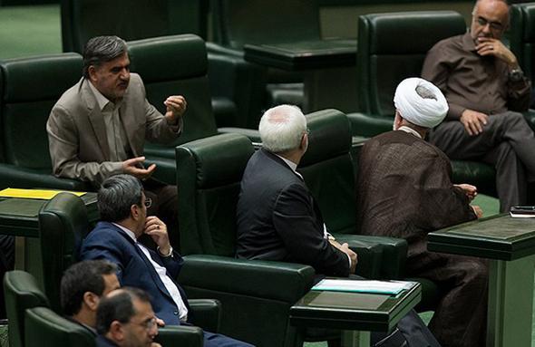 تصاویر : تنش در صحن علنی مجلس