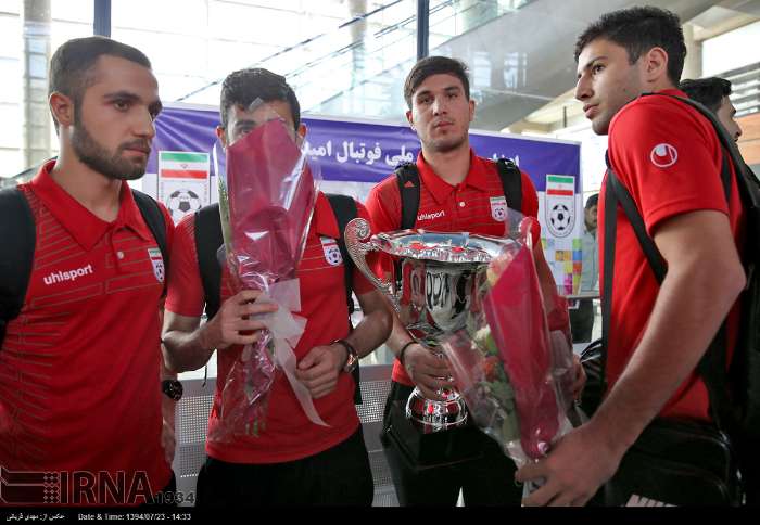 تصاویر: بازگشت تیم فوتبال المپیک به ایران