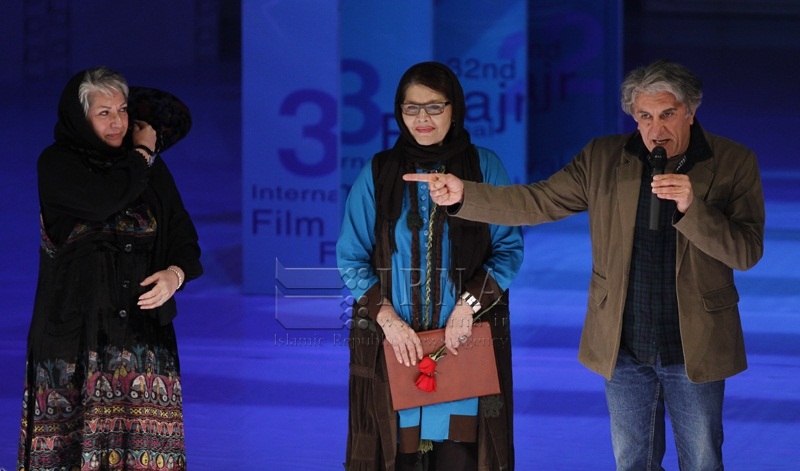 تصاویر : هما روستا در مراسم افتتاحیه سی و دومین جشنواره فیلم فجر