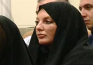 خواهر بابک زنجانی در دادگاه + تصویر