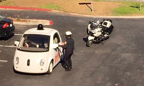 جریمه خودروی بی سرنشین گوگل توسط پلیس + تصویر