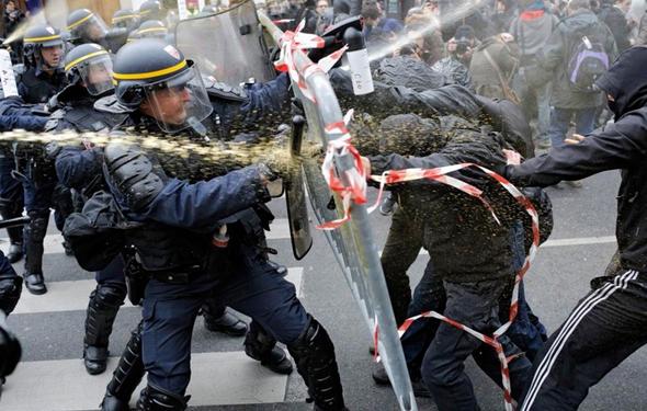 تصاویر : آشوب و درگیری در پاریس