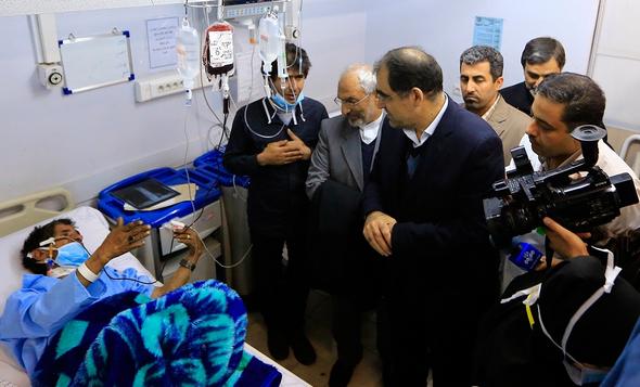 تصاویر : عیادت وزیر بهداشت از بیماران مبتلا به آنفلوآنزا در کرمان