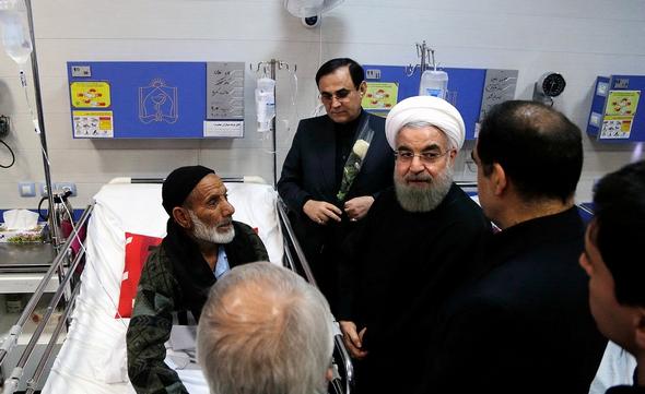 تصاویر : حضور روحانی در بیمارستان امام رضا(ع) مشهد