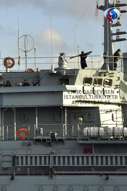 تیراندازی ناوچه روسی به کشتی ترکیه ای + تصاویر