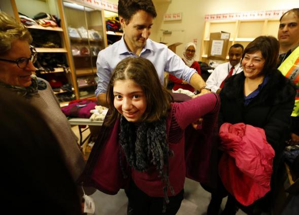 تصاویر : استقبال گرم نخست وزیر کانادا از پناهجویان