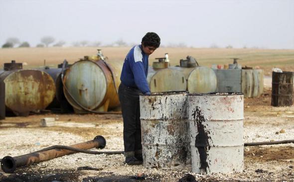 تصاویر : پالایشگاه نفت داعش‎