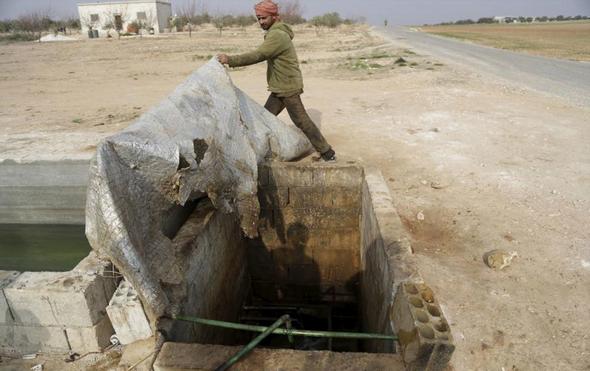 تصاویر : پالایشگاه نفت داعش‎