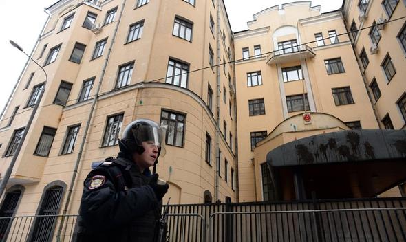 تصاویر : حمله روس‌ها به سفارت ترکیه در مسکو