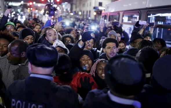 تصاویر : اعتراض به تبعیض نژادی پلیس در شیکاگو‎