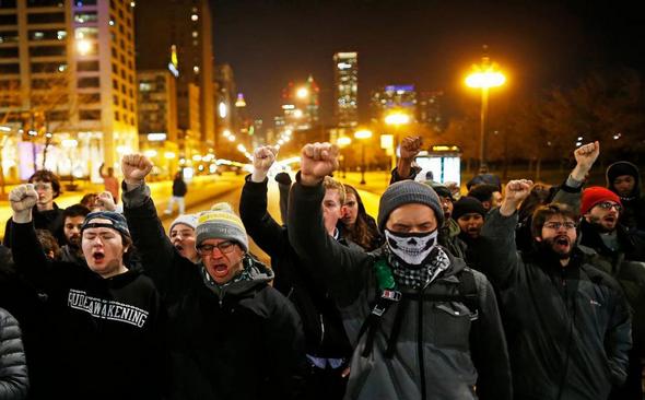 تصاویر : اعتراض به تبعیض نژادی پلیس در شیکاگو‎