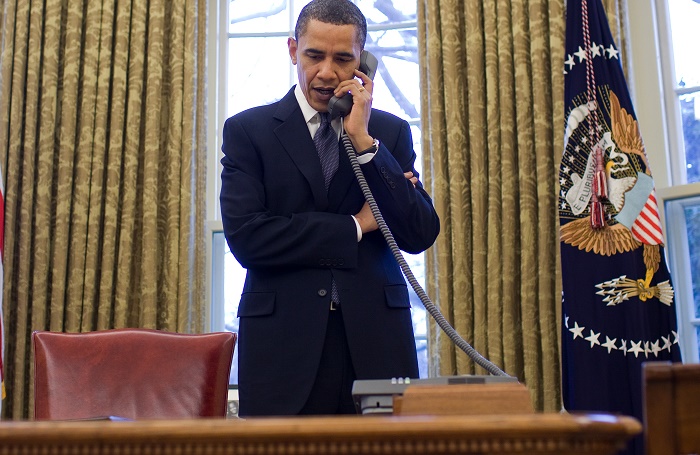 وقتی اوباما می خواست به موبایل روحانی زنگ بزند، نگران بودیم شماره اشتباه باشد و فرد دیگری بردارد / فریادهای نتانیاهو سر کری از پشت دیوار شنیده می شد / اوباما تصمیم گرفت چیزی از ایران به نتانیاهو نگوید