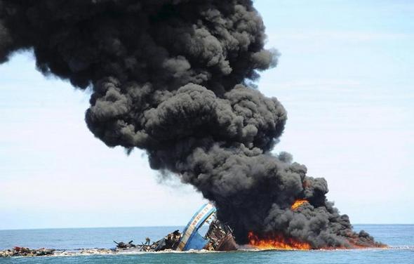 تصاویر : انفجار قایق ماهیگیران در اندونزی