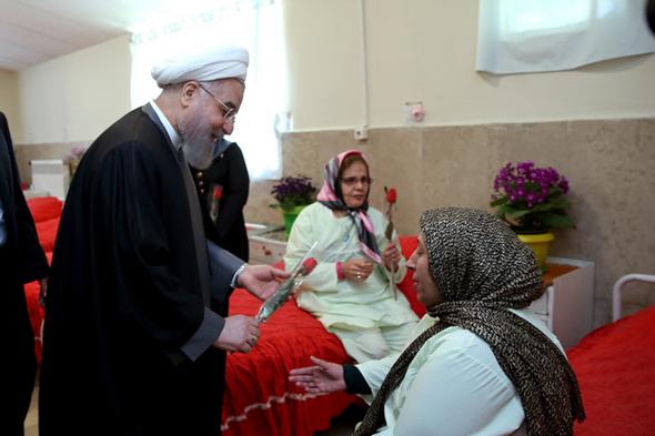 تصاویر : دیدار عیدانه روحانی با سالمندان