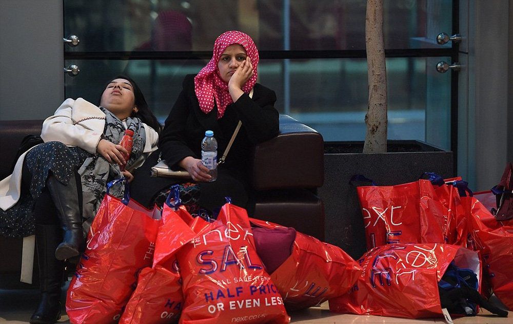 تصاویر : هجوم انگلیسی‌ها برای خرید با تخفیف آخر سال