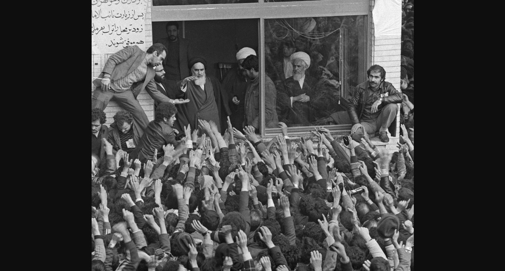 تصاویر : دیدار مردم باامام خمینی(ره) در 14 بهمن 1357