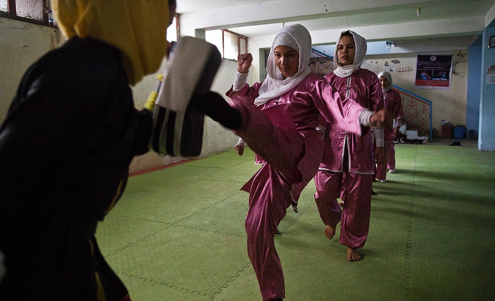 تصاویر : تمرین هنرهای رزمی توسط زنان افغان‎