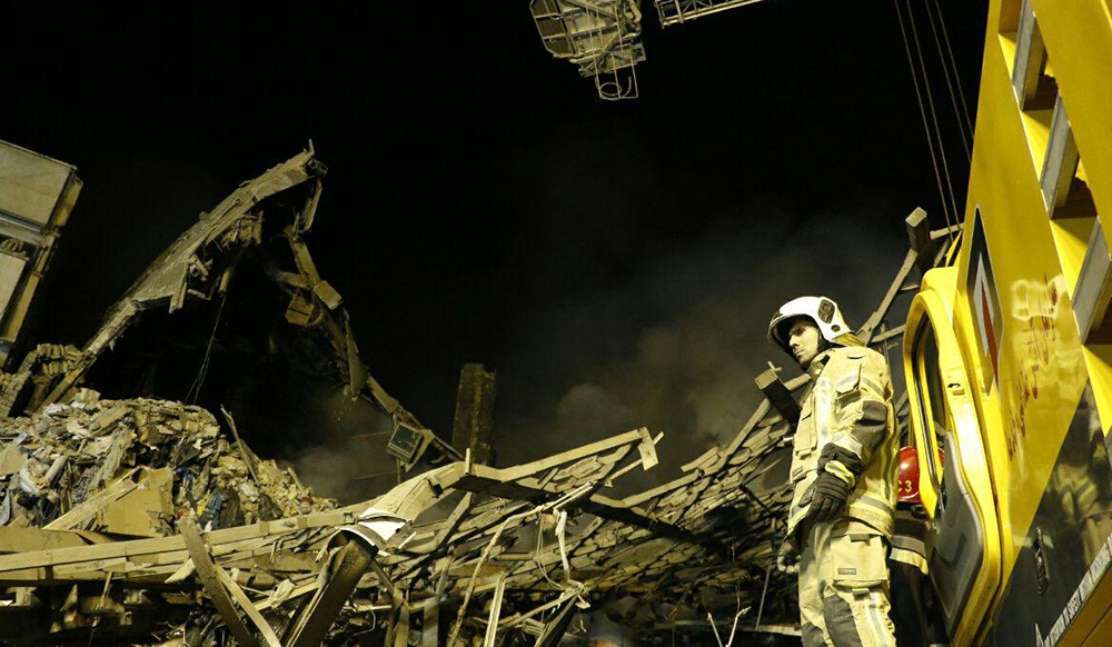 تصاویر : ادامه عملیات جستجوی پیکر شهدای آتشنشان