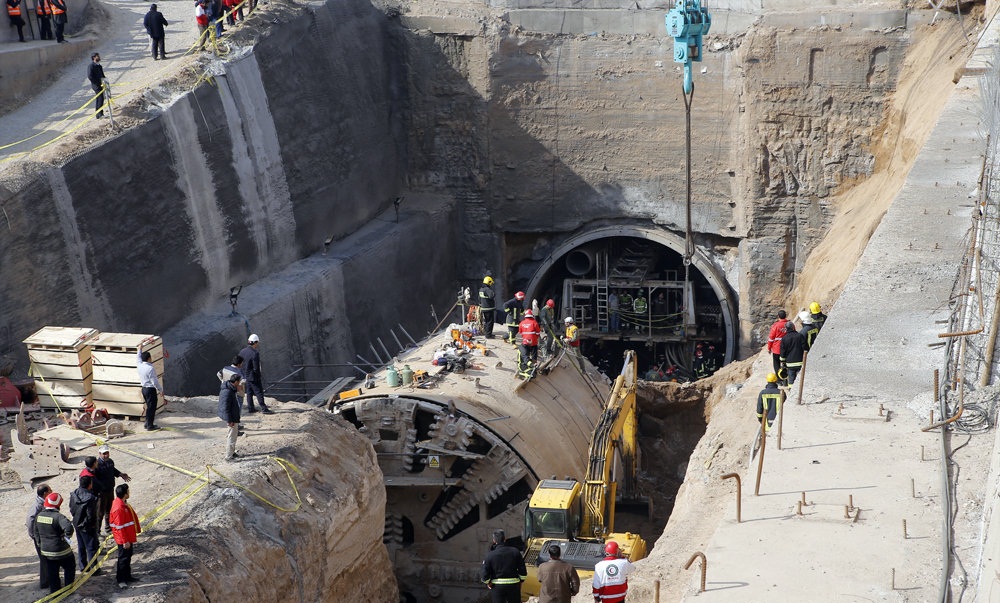 تصاویر : ریزش تونل مترو در قم